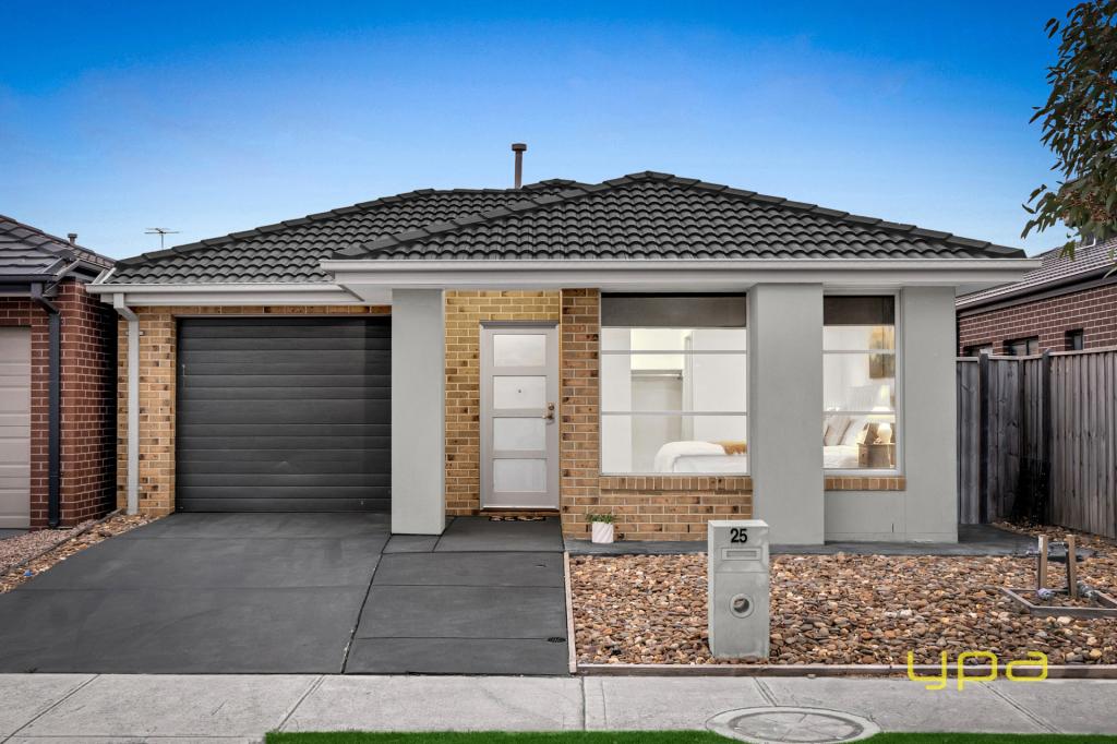 25 Ezra St, Cranbourne East, VIC 3977