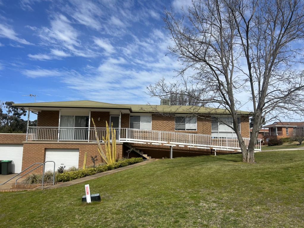 1 Mcnarry Pl, Young, NSW 2594