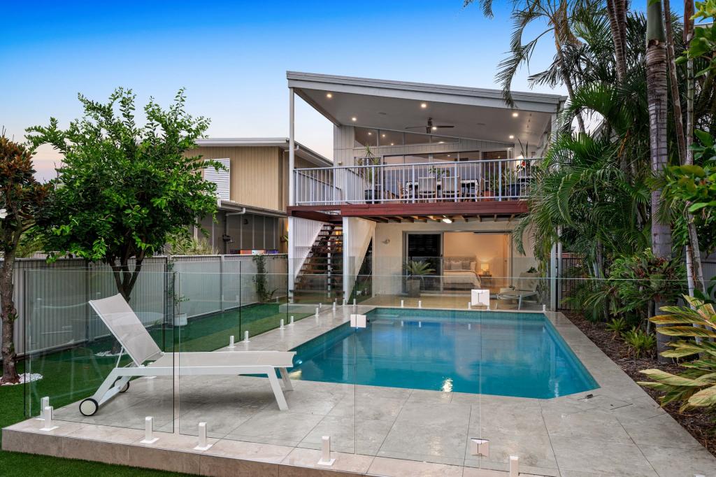 11 Earl Pde, Manly, QLD 4179