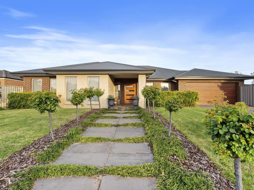 1 MALONE MEWS, FINLEY, NSW 2713