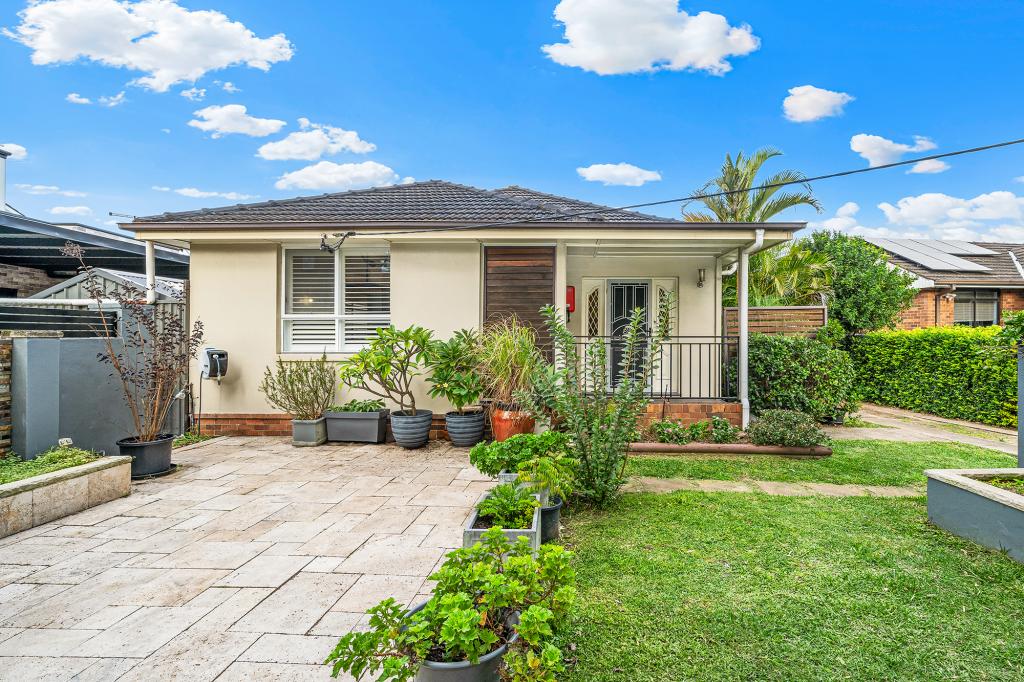 31 Warburton St, Chifley, NSW 2036