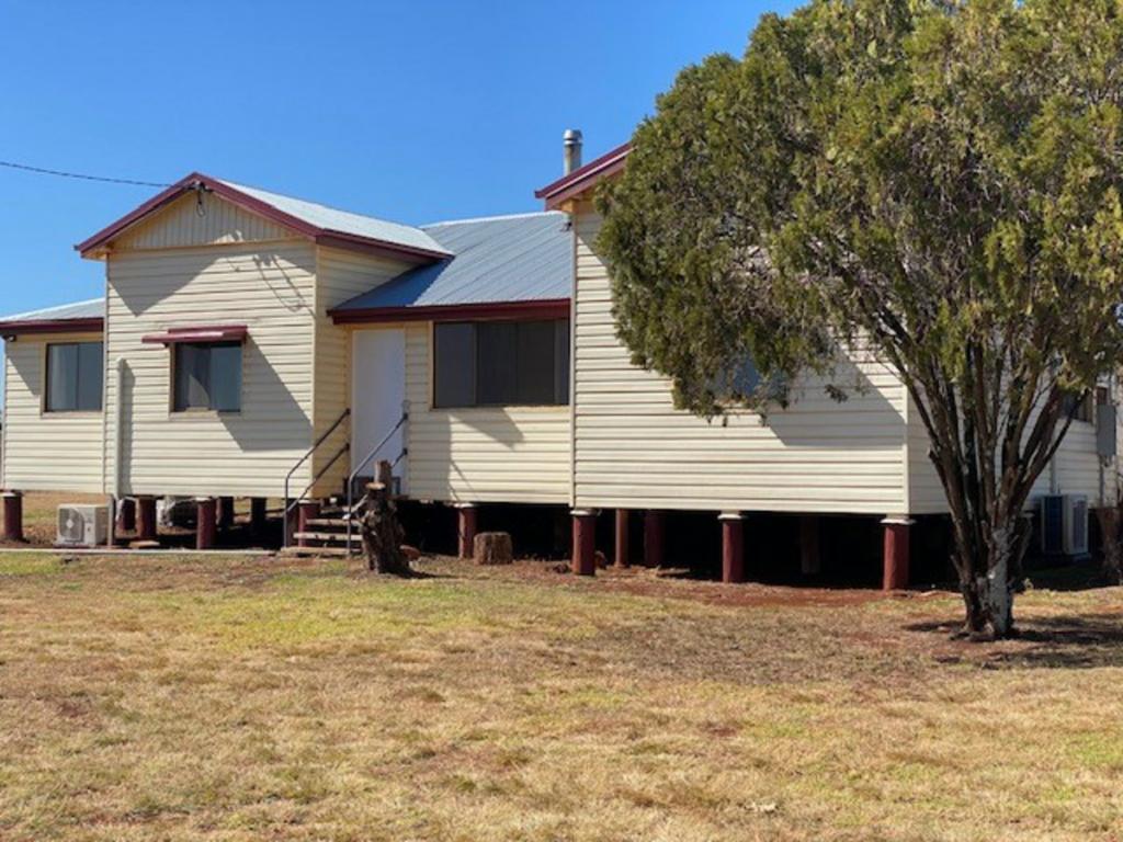 82 Logans Rd, Wooroolin, QLD 4608
