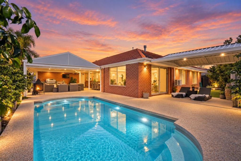 2 Anzio Ct, Secret Harbour, WA 6173