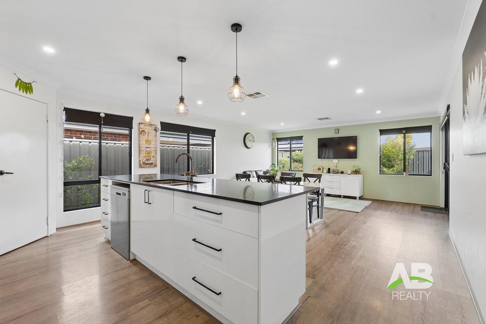 8 DRAGONFLY RD, BANKSIA GROVE, WA 6031