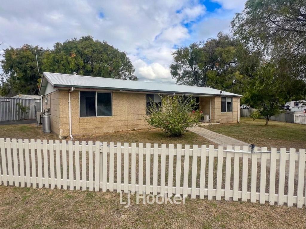 7 Earnshaw Rd, West Busselton, WA 6280