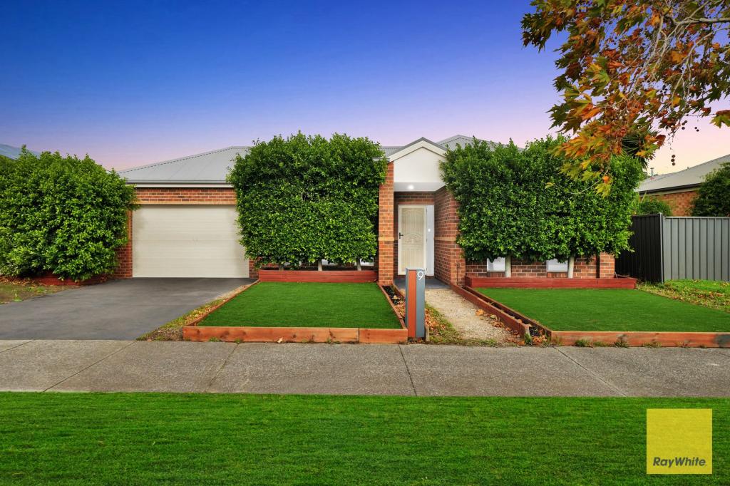 9 Heysen Pkwy, Caroline Springs, VIC 3023