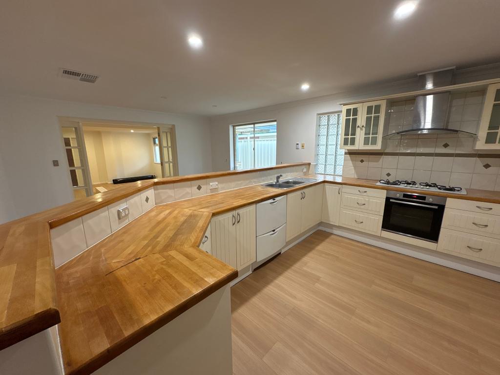 11 Dunham Rtt, Waikiki, WA 6169