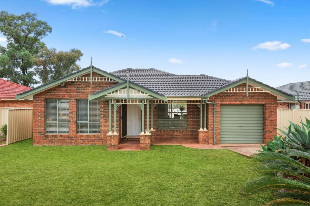 39 Downes Cres, Currans Hill, NSW 2567