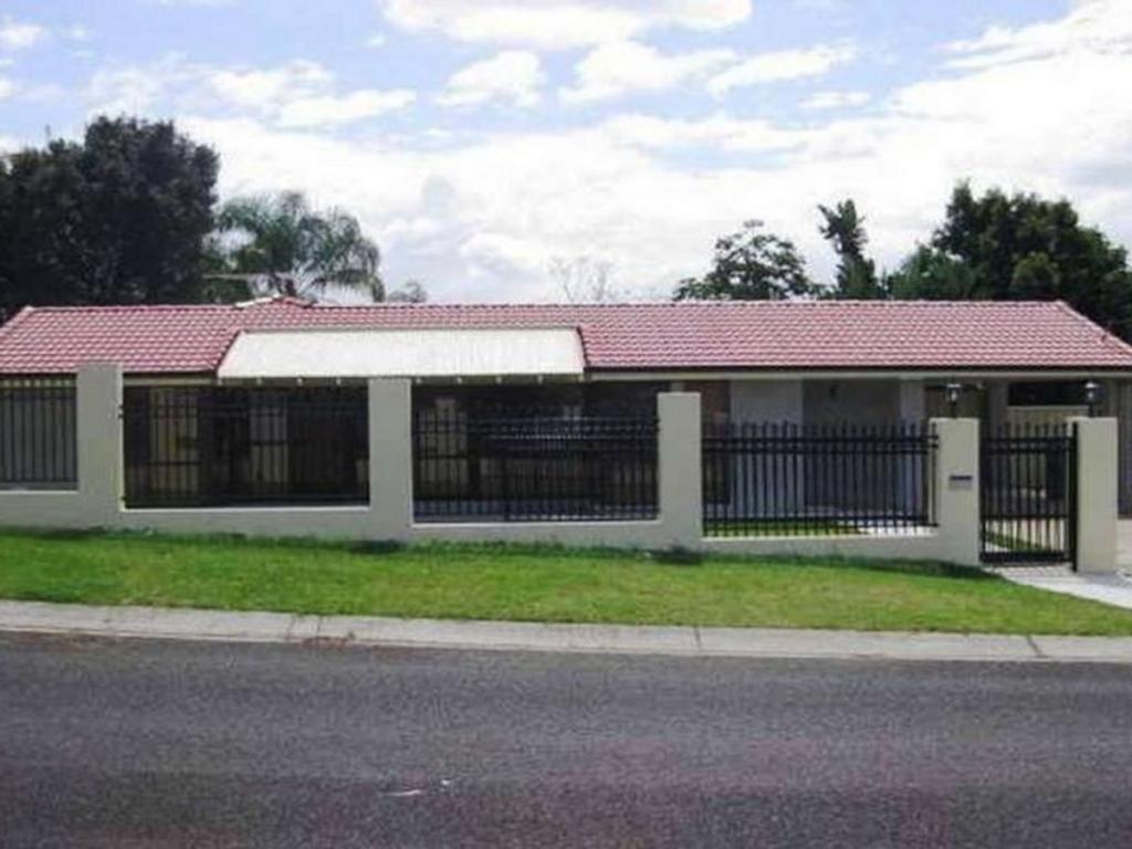32 Gingko Cres, Regents Park, QLD 4118