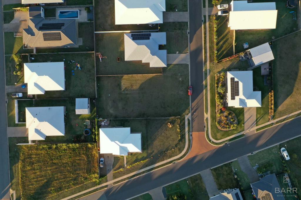 3 CHASE CL, BARGARA, QLD 4670