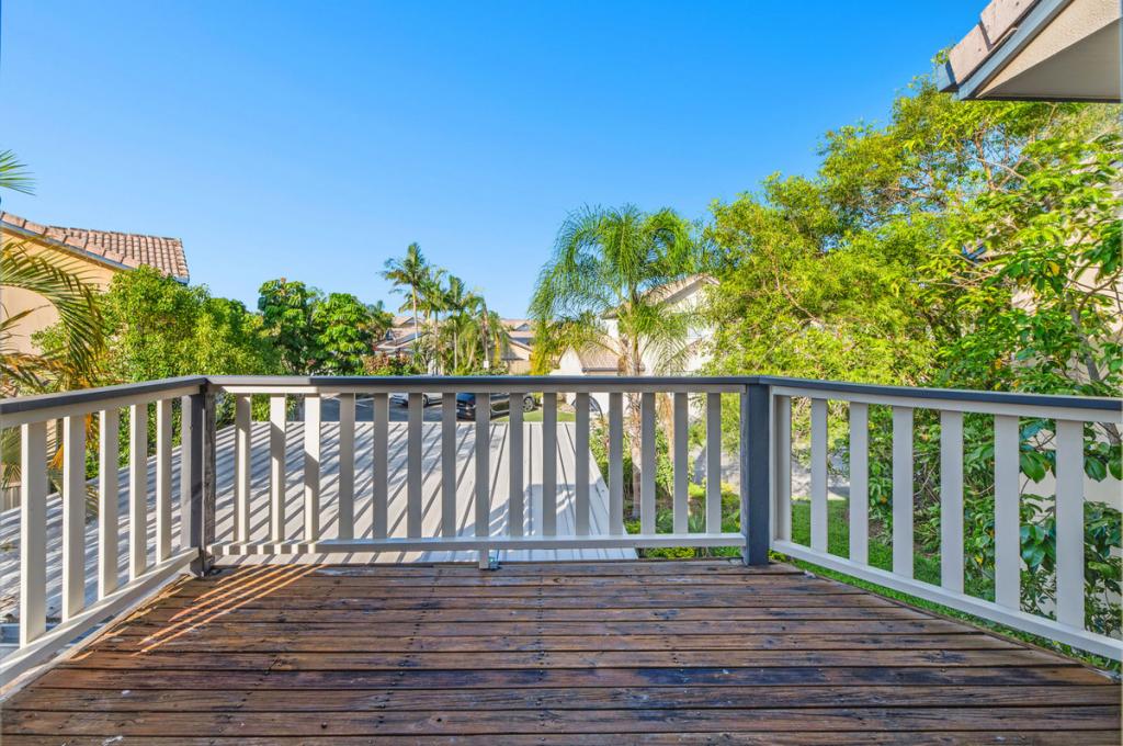 8/50 St Kevins Ave, Benowa, QLD 4217