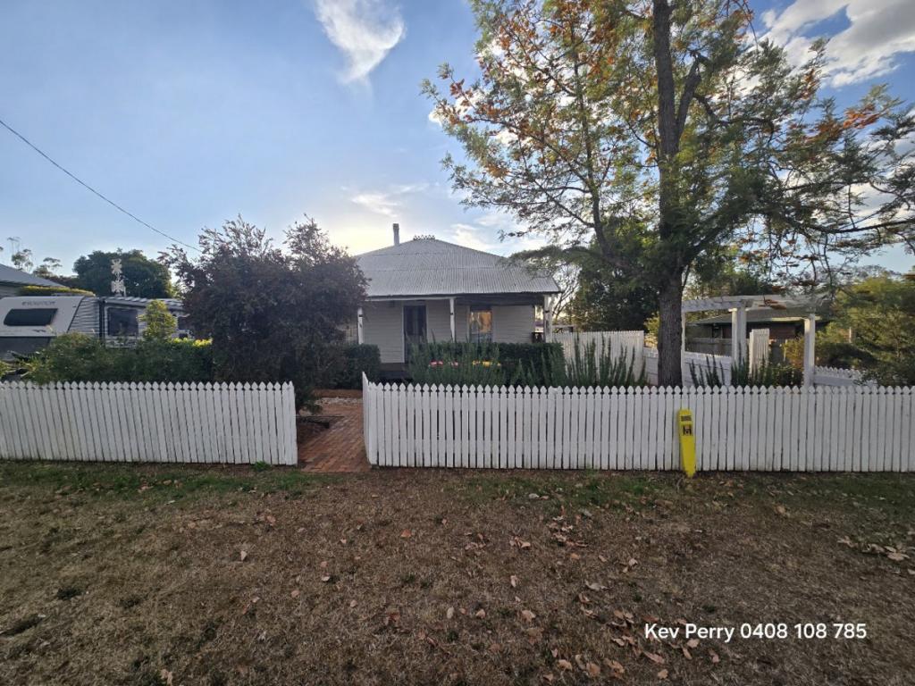 5 King St, Goombungee, QLD 4354