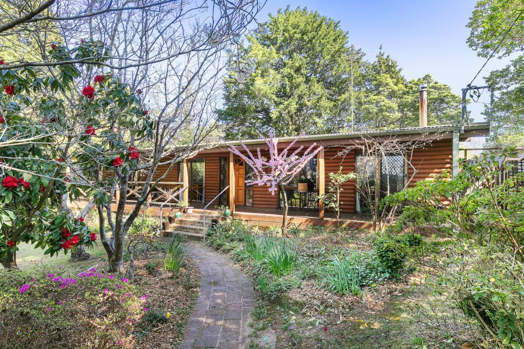 7 Wood St, Wentworth Falls, NSW 2782