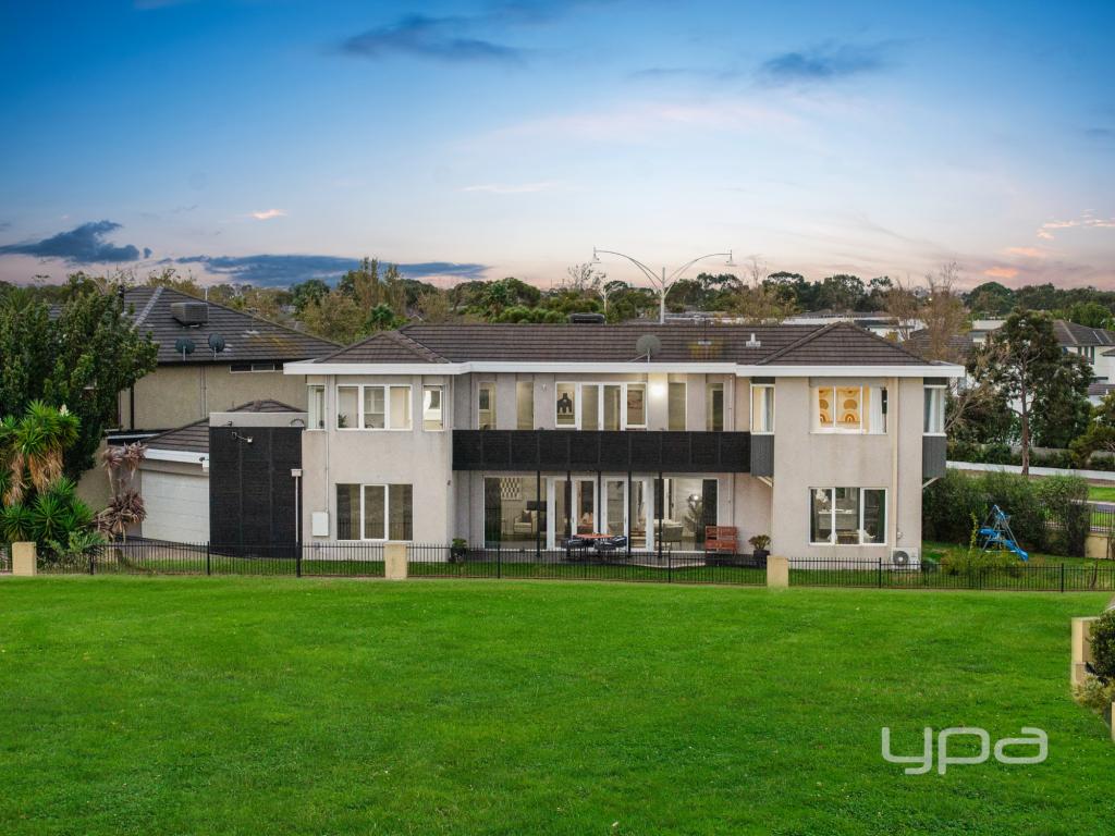 22 MANHATTAN CL, POINT COOK, VIC 3030