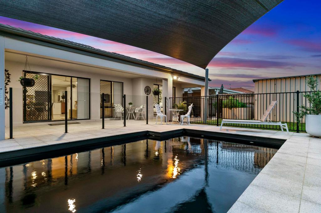 17 Earl Saint Vincent Cct, Eli Waters, QLD 4655