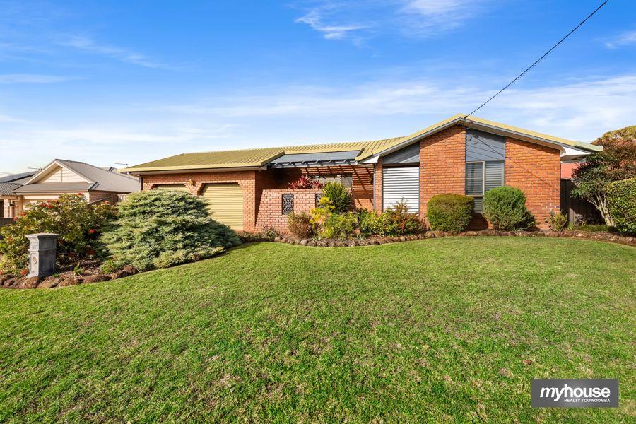 16 Stumm St, Kearneys Spring, QLD 4350