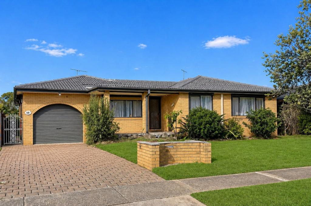 13 Ridgeway Cres, Quakers Hill, NSW 2763