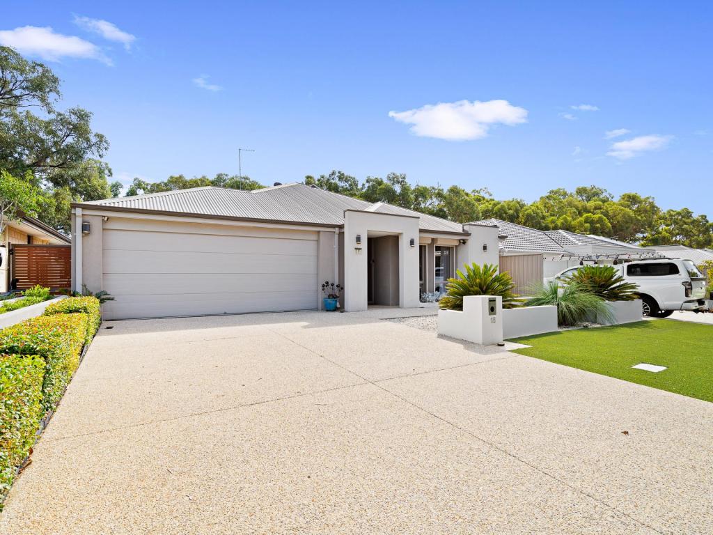 18 Willow Brook View, Meadow Springs, WA 6210