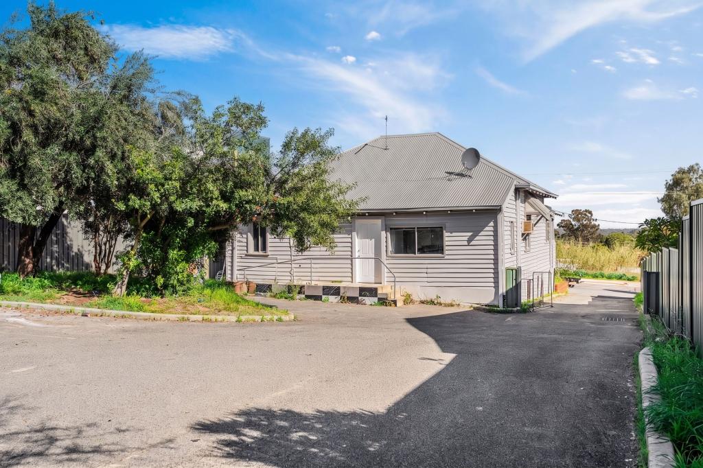 27 Fourth Rd, Armadale, WA 6112