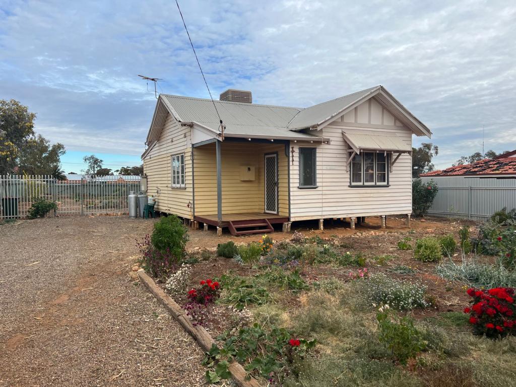 87 Forrest St, Coolgardie, WA 6429