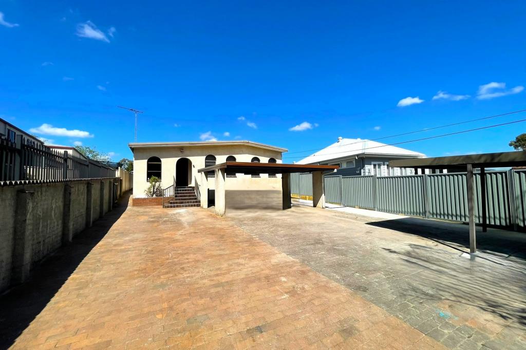 1 Lionel St, Georges Hall, NSW 2198