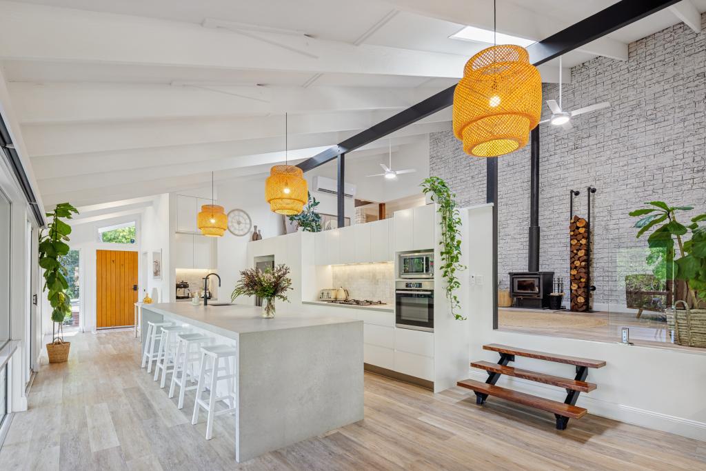 6 Dorset Pl, Elanora, QLD 4221