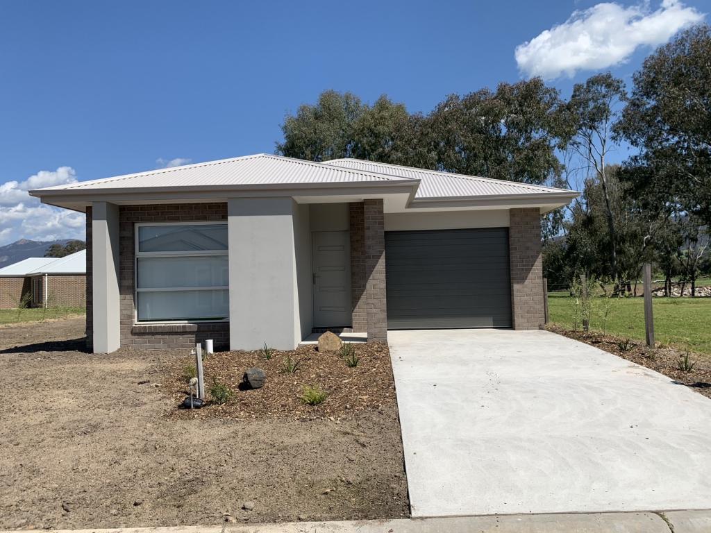 1 Hunt Ct, Walwa, VIC 3709