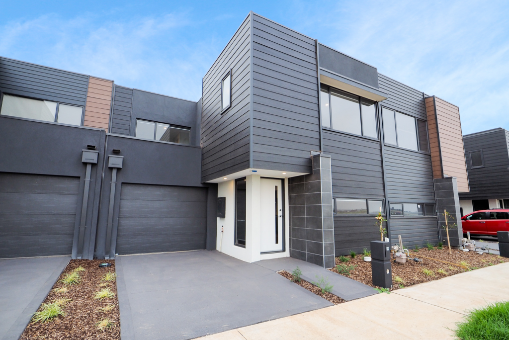 99 Vere Ct, Deanside, VIC 3336