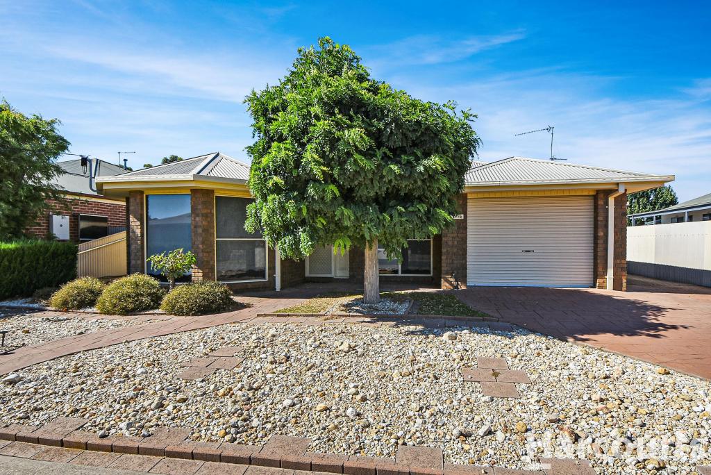 74 WAVELL ST, HORSHAM, VIC 3400