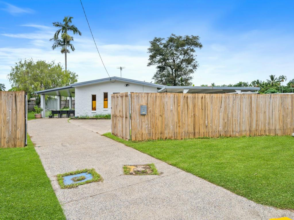 7 Denman Cl, Manoora, QLD 4870