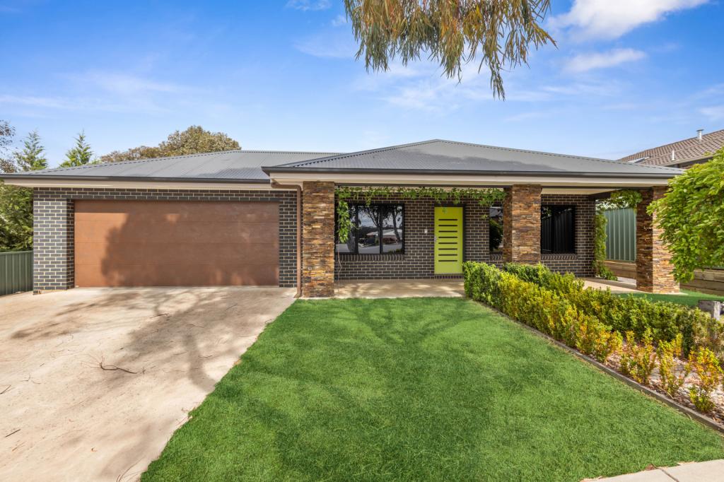 11 Sundew Dr, Kangaroo Flat, VIC 3555