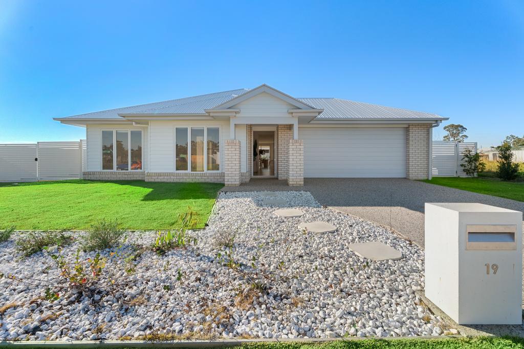 19 Olaf Rd, Pialba, QLD 4655