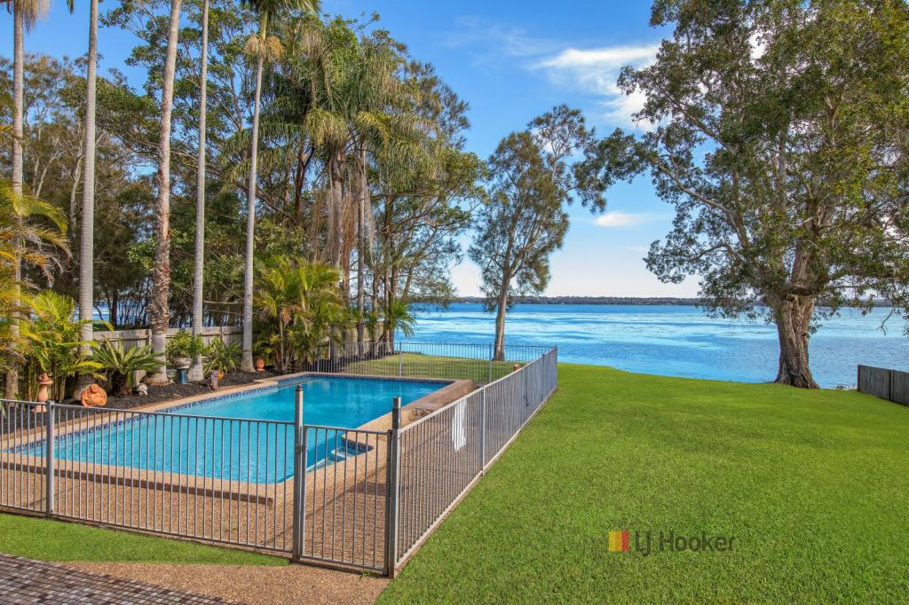 2a Seventh Ave, Toukley, NSW 2263