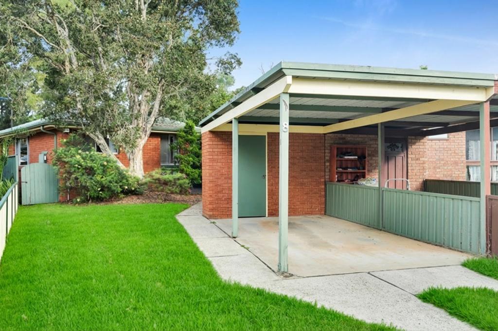 8 Daphne Pl, Macquarie Fields, NSW 2564