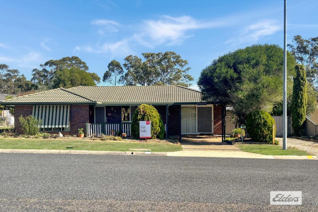 7 Golf Links Ave, Warwick, QLD 4370