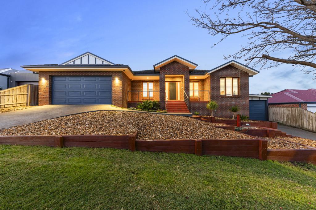 16 Wills Ave, Pakenham, VIC 3810