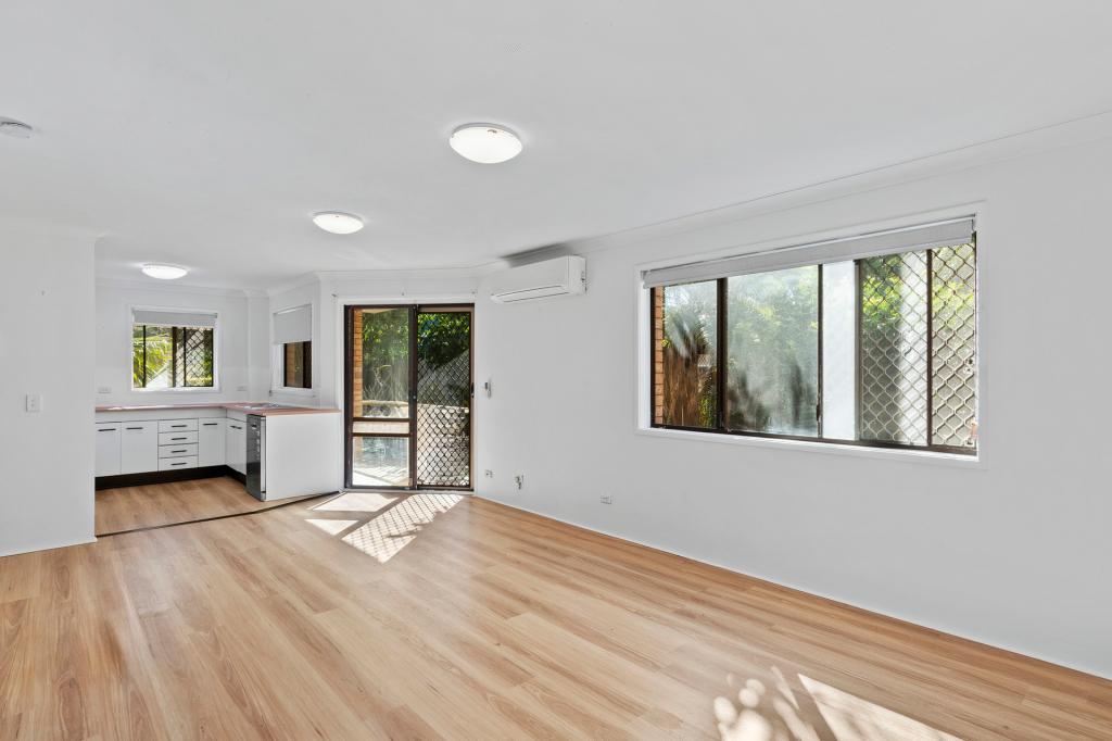 1/10 Mountain View Ave, Miami, QLD 4220