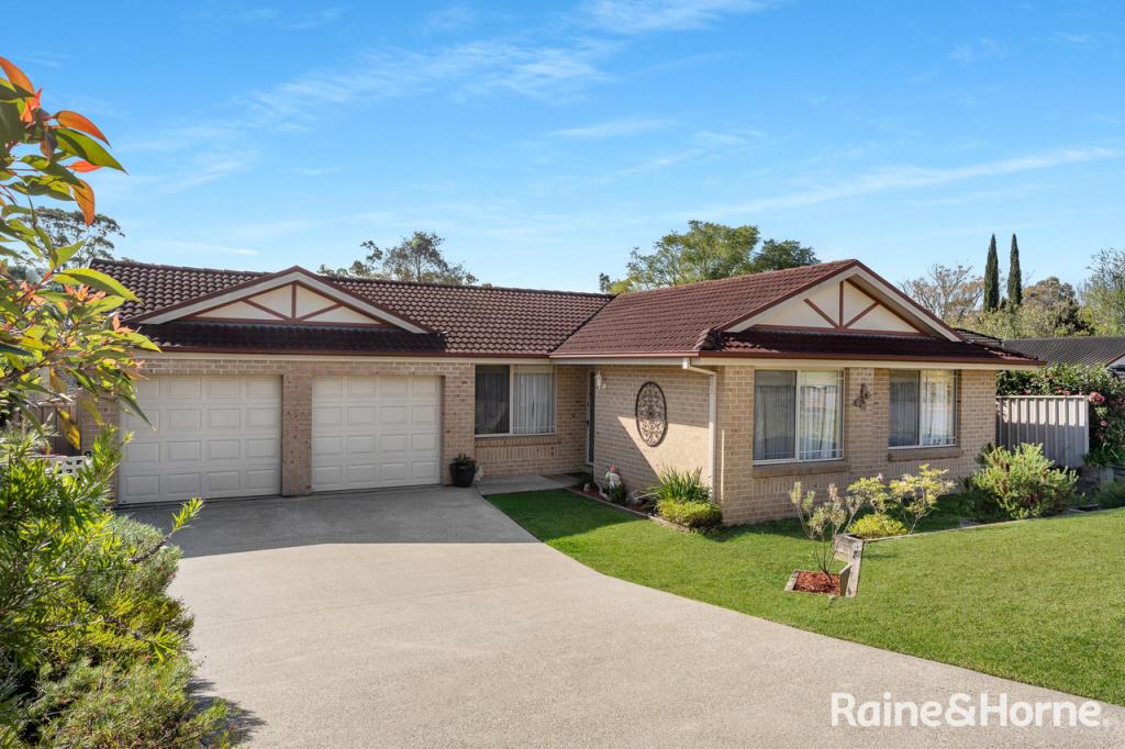 10 Gardenia Cres, Bomaderry, NSW 2541