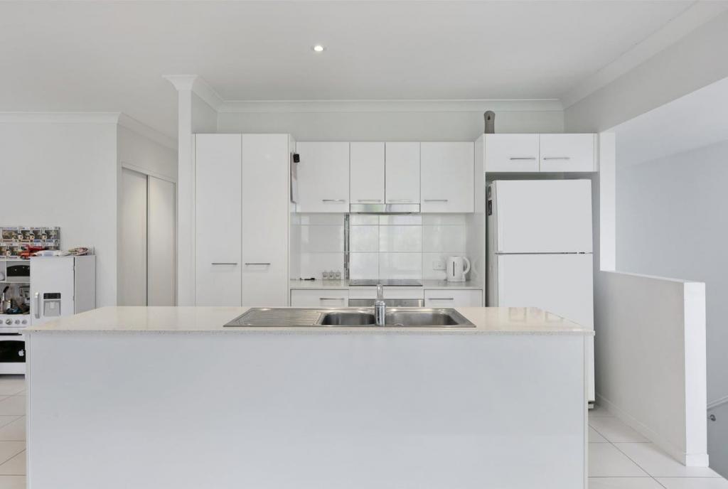 2/11 Chrome Dr, Pimpama, QLD 4209