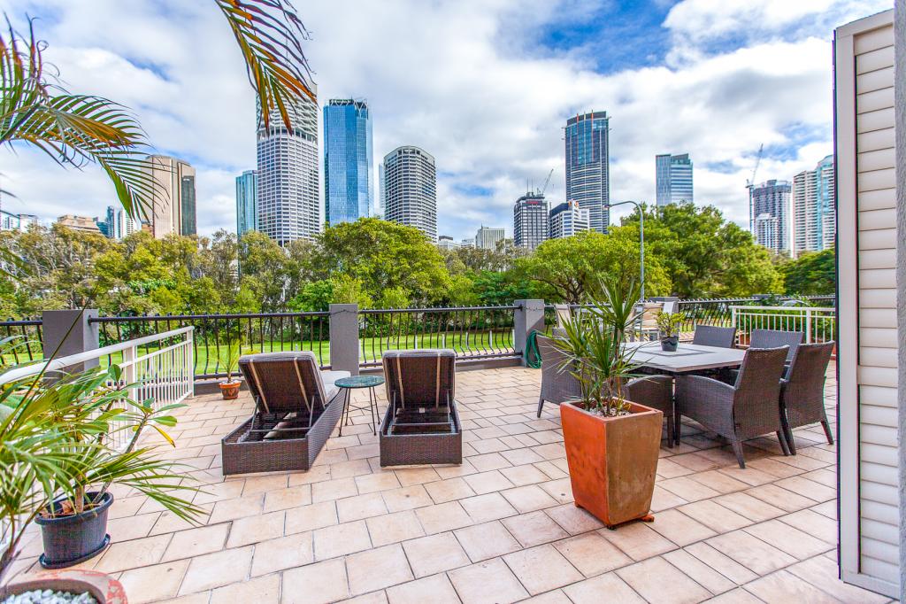 36 MACDONALD ST, KANGAROO POINT, QLD 4169