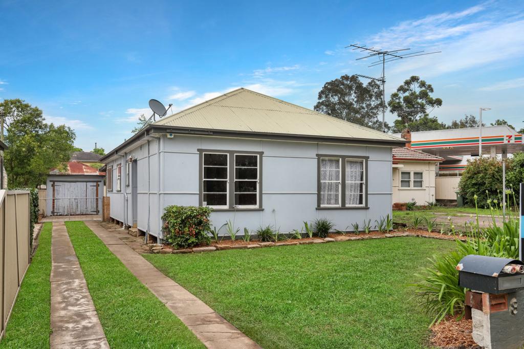 8 HAWKESBURY VALLEY WAY, WINDSOR, NSW 2756