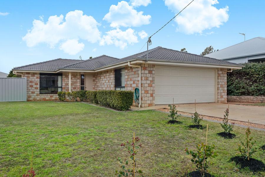 300 Ramsay St, Middle Ridge, QLD 4350