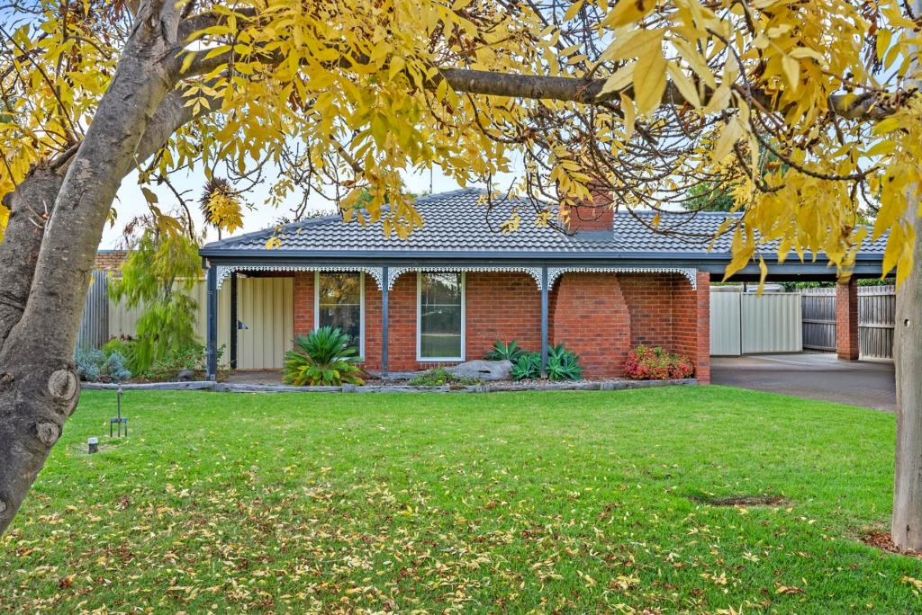 32 RAGLAN ST, DARLEY, VIC 3340