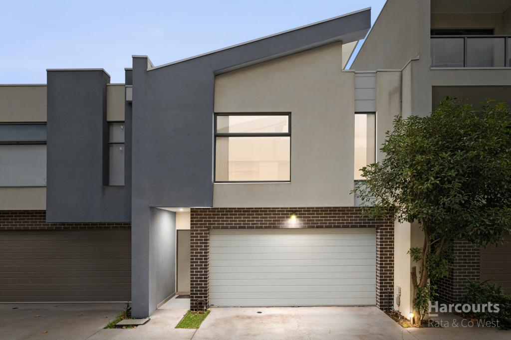 2/79 Lancefield Dr, Caroline Springs, VIC 3023