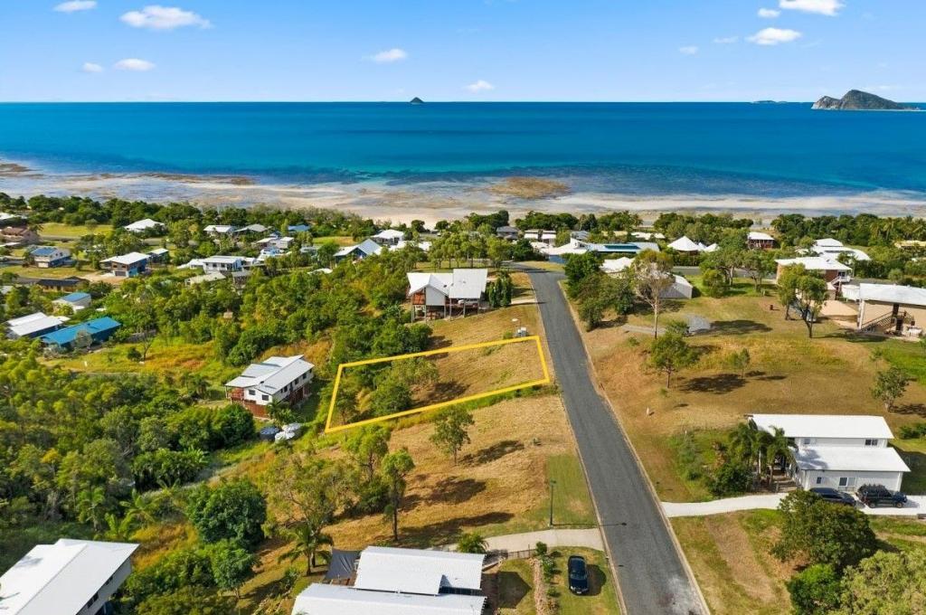 30 Roseric Cres, Hideaway Bay, QLD 4800