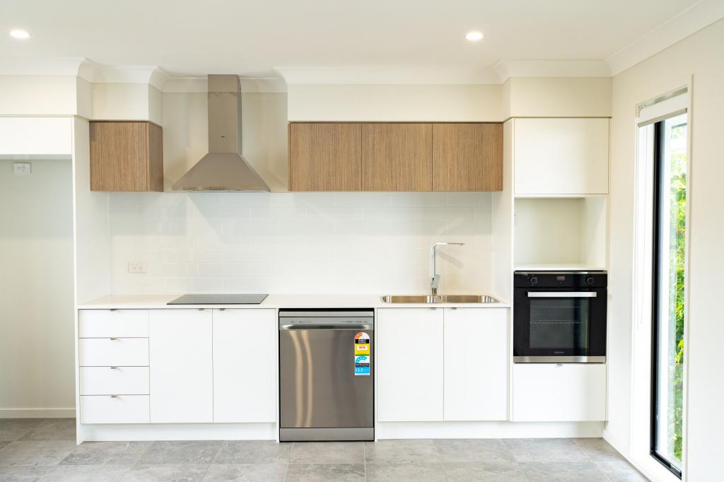 2a Captain St, Holland Park West, QLD 4121