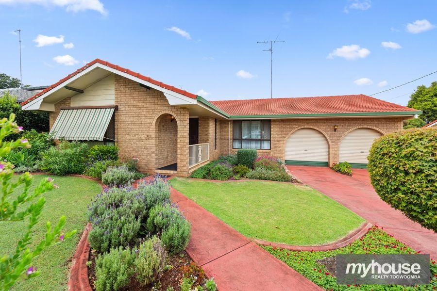 22 Hinkler Cres, Wilsonton, QLD 4350