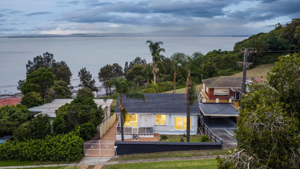 139 Northcliffe Dr, Lake Heights, NSW 2502