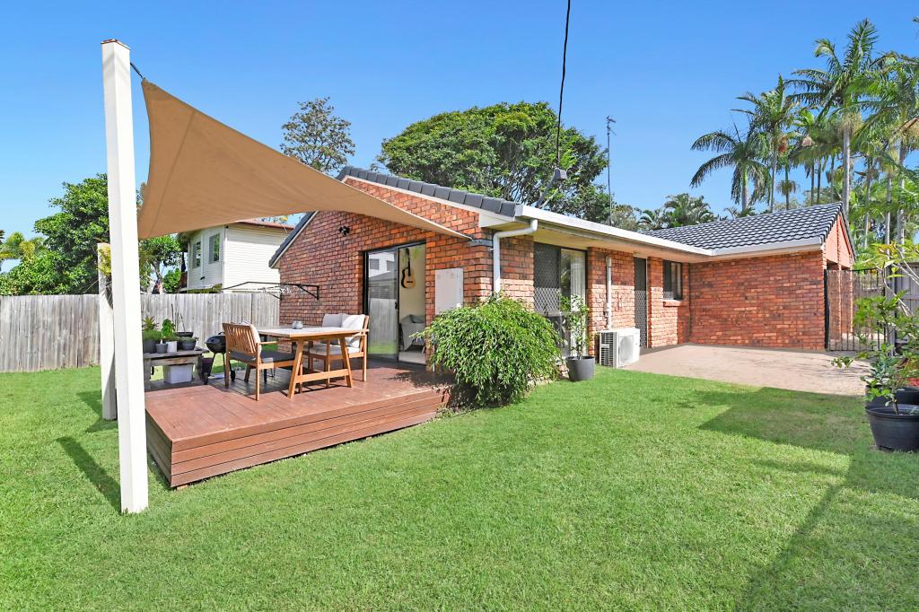32A HUTH ST, LABRADOR, QLD 4215