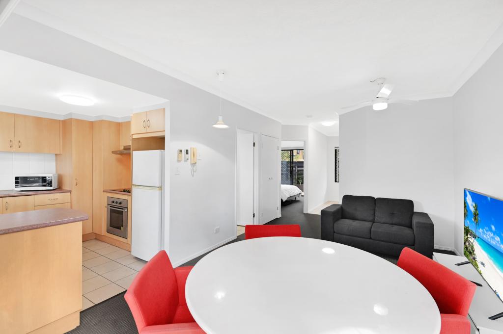 4/2 Broad St, Labrador, QLD 4215